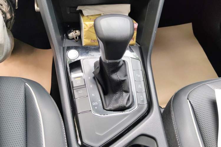 Used Volkswagen Tiguan L 2024 330TSI Automatic Two-Wheel Drive R-Line Enhanced Edition Gear Lever