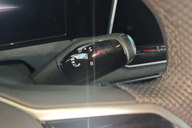 Used Volkswagen Tiguan L 2024 PRO 380TSI Four-Wheel Drive R-Line Prestige Edition Gear Lever