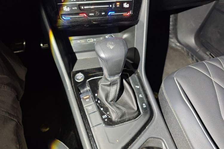 Used Volkswagen Tiguan L 2024 330TSI Automatic Two-Wheel Drive R-Line Enhanced Edition Gear Lever