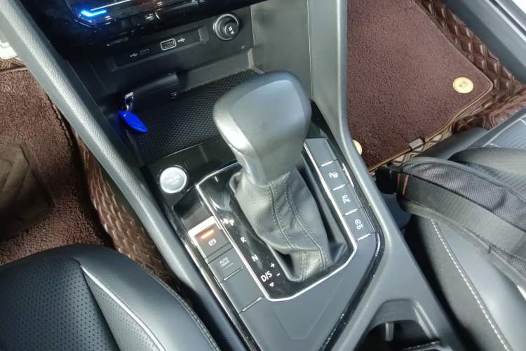 Used Volkswagen Tiguan L 2024 330TSI Automatic Two-Wheel Drive R-Line Enhanced Edition Gear Lever