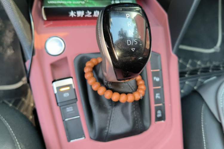 Used Volkswagen Tiguan L 2024 Outstanding Model 330TSI Automatic Two-Wheel Drive R-Line Dragon Glory Edition Gear Lever
