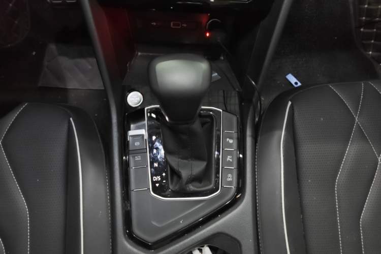 Used Volkswagen Tiguan L 2024 330TSI Automatic Two-Wheel Drive R-Line Enhanced Edition Gear Lever
