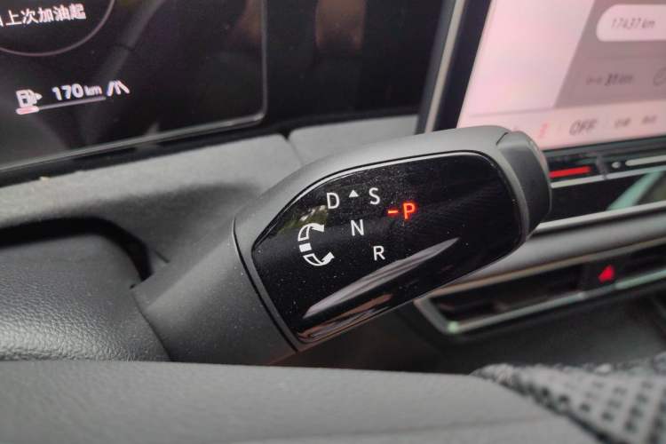 Used Volkswagen Tiguan L 2024 PRO 380TSI Four-Wheel Drive R-Line Prestige Edition Gear Lever