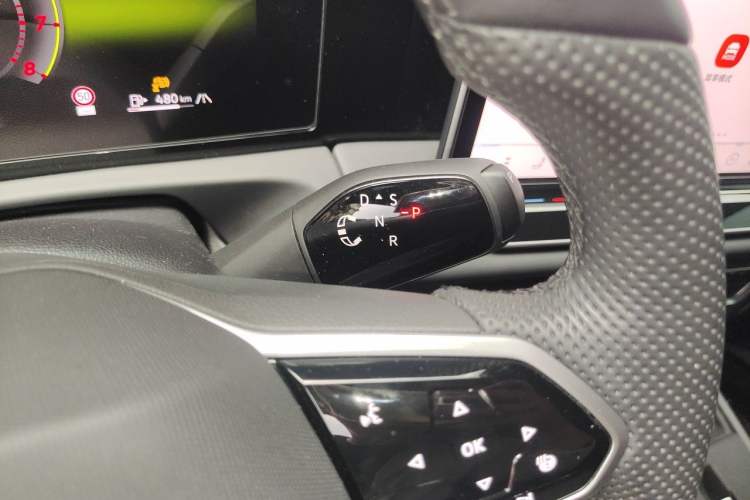 Used Volkswagen Tiguan L 2024 PRO 330TSI Two-Wheel Drive R-Line Smart Edition Gear Lever
