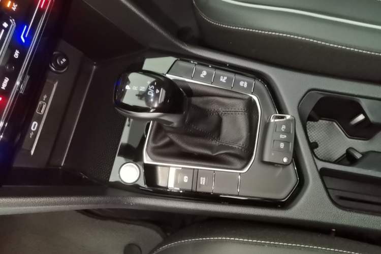 Used Volkswagen Tiguan L 2024 330TSI Automatic Two-Wheel Drive R-Line Enhanced Edition Gear Lever
