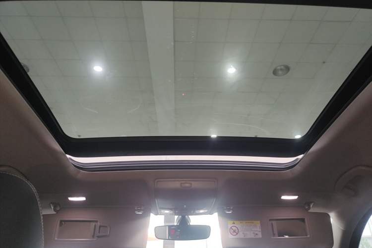 Used Volkswagen Tiguan L 2024 Outstanding Model 330TSI Automatic Two-Wheel Drive R-Line Dragon Glory Edition Headliner