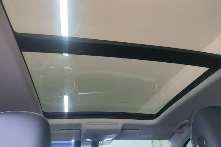 Used Volkswagen Tiguan L 2024 Outstanding Model 300TSI Automatic Two-Wheel Drive Longteng Edition Headliner