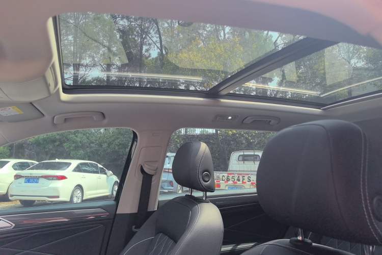 Used Volkswagen Tiguan L 2024 330TSI Automatic Two-Wheel Drive R-Line Enhanced Edition Headliner