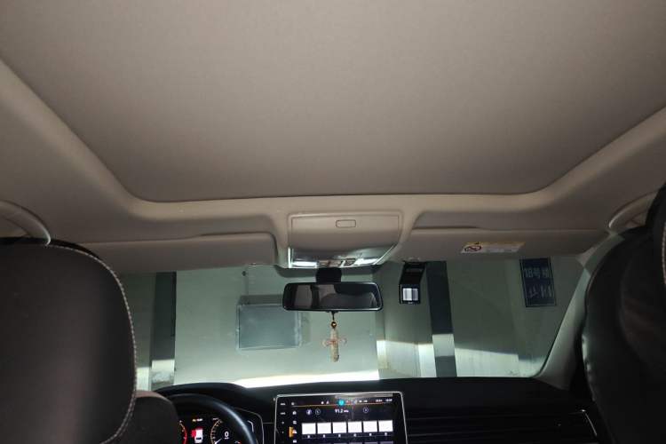 Used Volkswagen Tiguan L 2024 Outstanding Model 300TSI Automatic Two-Wheel Drive Longteng Edition Headliner