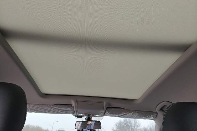 Used Volkswagen Tiguan L 2024 Outstanding Model 300TSI Automatic Two-Wheel Drive Longteng Edition Headliner