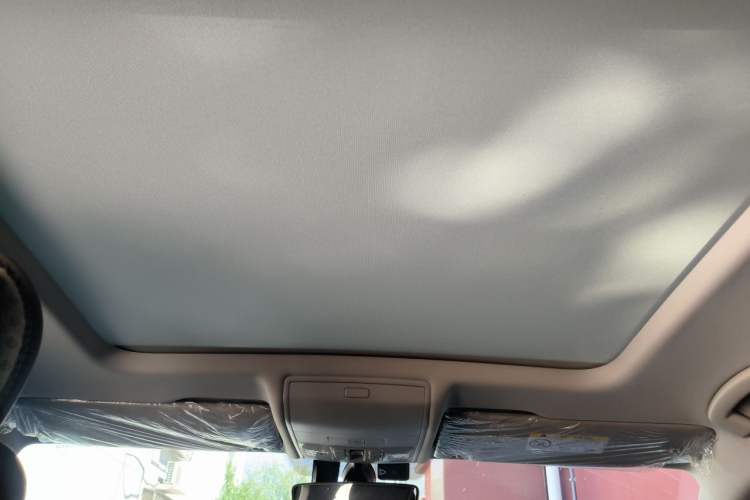 Used Volkswagen Tiguan L 2024 Outstanding Model 330TSI Automatic Two-Wheel Drive R-Line Dragon Glory Edition Headliner