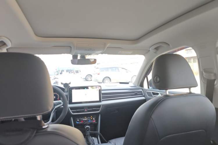 Used Volkswagen Tiguan L 2024 Outstanding Model 330TSI Automatic Two-Wheel Drive R-Line Dragon Glory Edition Headliner