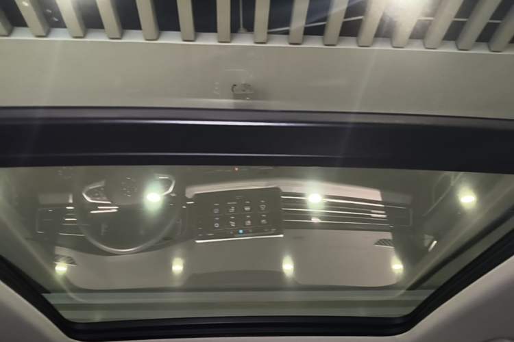 Used Volkswagen Tiguan L 2024 Outstanding Model 300TSI Automatic Two-Wheel Drive Longteng Edition Headliner
