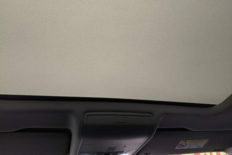Used Volkswagen Tiguan L 2024 Outstanding Model 300TSI Automatic Two-Wheel Drive Longteng Edition Headliner