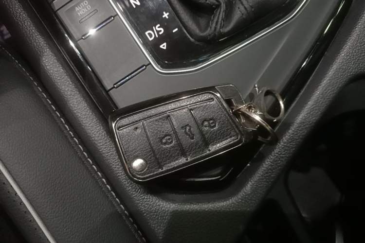 Used Volkswagen Tiguan L 2024 330TSI Automatic Two-Wheel Drive R-Line Enhanced Edition Interior 1