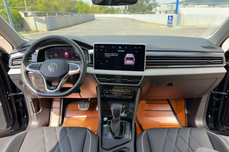 Used Volkswagen Tiguan L 2024 330TSI Automatic Two-Wheel Drive R-Line Enhanced Edition Interior 1