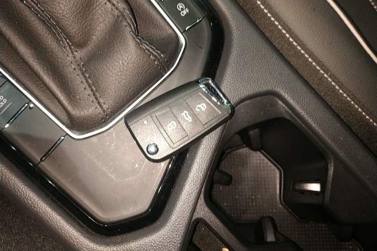 Used Volkswagen Tiguan L 2024 330TSI Automatic Two-Wheel Drive R-Line Enhanced Edition Interior 1