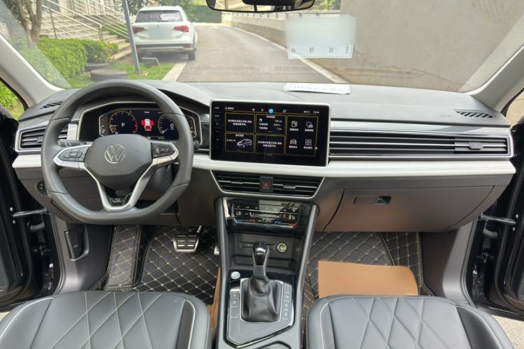 Used Volkswagen Tiguan L 2024 Outstanding Model 330TSI Automatic Two-Wheel Drive R-Line Dragon Glory Edition Interior 1