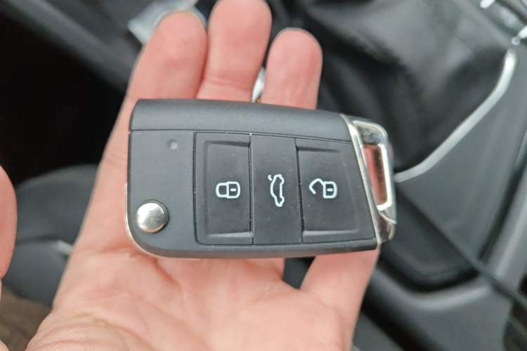 Used Volkswagen Tiguan L 2024 Outstanding Model 300TSI Automatic Two-Wheel Drive Longteng Edition Interior 1