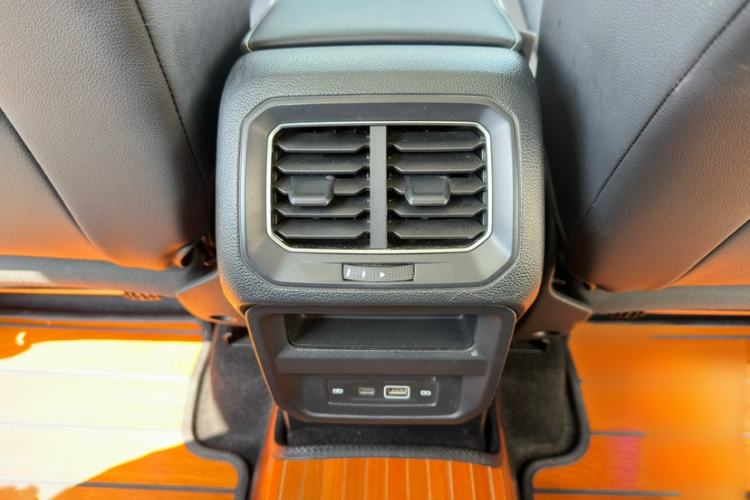 Used Volkswagen Tiguan L 2024 330TSI Automatic Two-Wheel Drive R-Line Enhanced Edition Interior 10