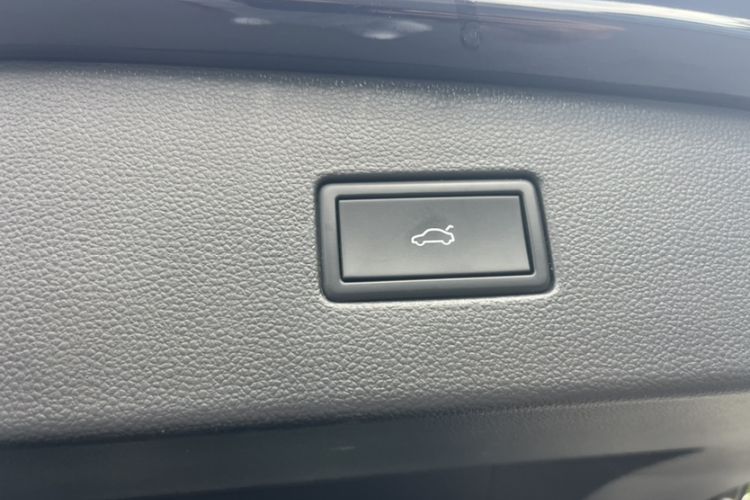 Used Volkswagen Tiguan L 2024 Outstanding Model 300TSI Automatic Two-Wheel Drive Longteng Edition Interior 10