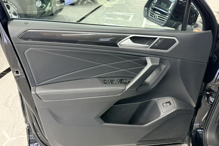 Used Volkswagen Tiguan L 2024 Outstanding Model 300TSI Automatic Two-Wheel Drive Longteng Edition Interior 10