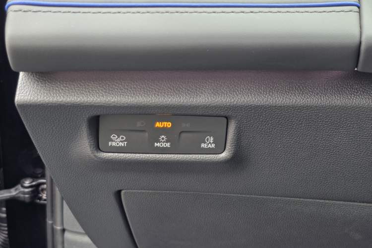 Used Volkswagen Tiguan L 2024 PRO 330TSI Two-Wheel Drive R-Line Smart Edition Interior 11