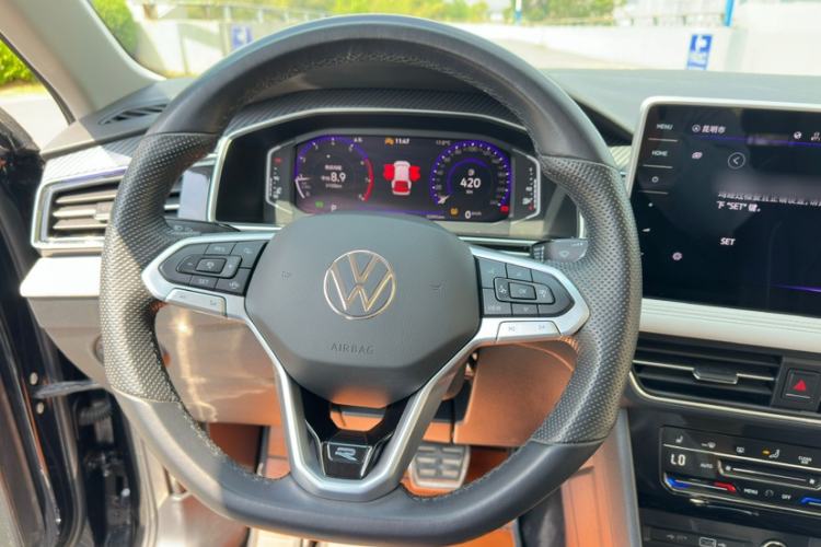 Used Volkswagen Tiguan L 2024 330TSI Automatic Two-Wheel Drive R-Line Enhanced Edition Interior 2