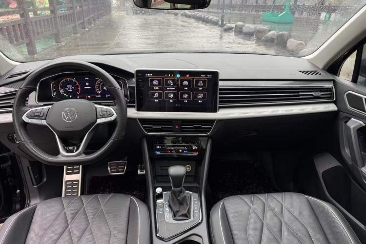 Used Volkswagen Tiguan L 2024 330TSI Automatic Two-Wheel Drive R-Line Enhanced Edition Interior 2
