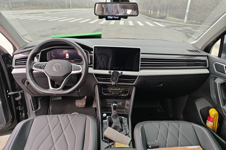 Used Volkswagen Tiguan L 2024 Outstanding Model 300TSI Automatic Two-Wheel Drive Longteng Edition Interior 2