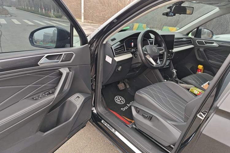 Used Volkswagen Tiguan L 2024 Outstanding Model 300TSI Automatic Two-Wheel Drive Longteng Edition Interior 3