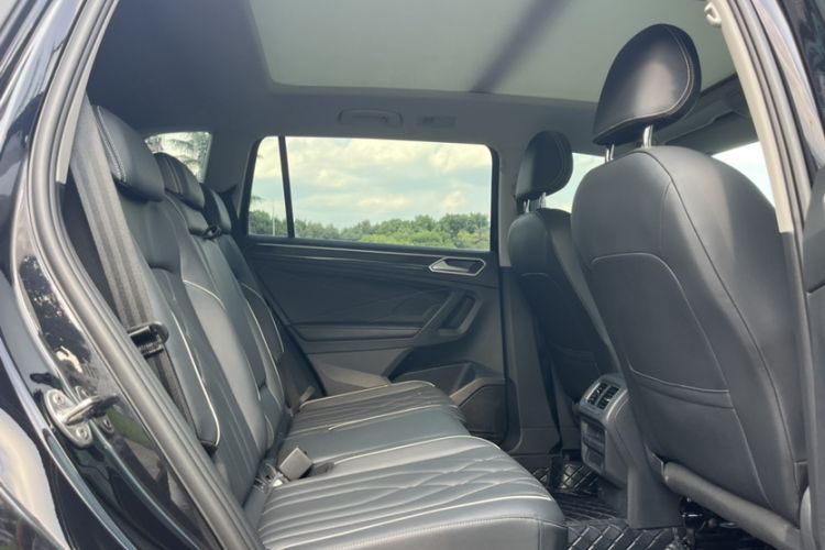 Used Volkswagen Tiguan L 2024 Outstanding Model 300TSI Automatic Two-Wheel Drive Longteng Edition Interior 4