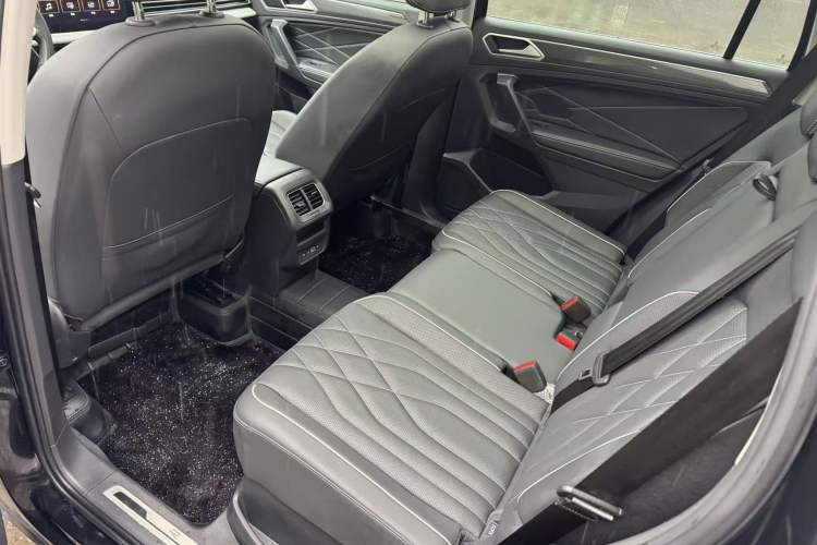 Used Volkswagen Tiguan L 2024 330TSI Automatic Two-Wheel Drive R-Line Enhanced Edition Interior 4