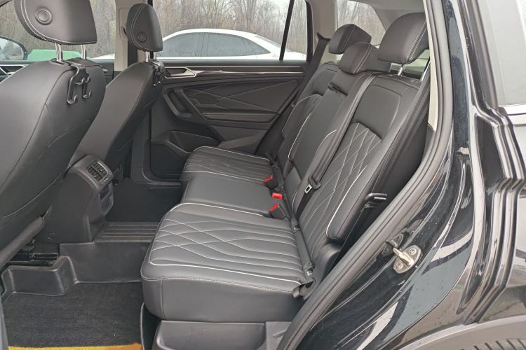 Used Volkswagen Tiguan L 2024 Outstanding Model 300TSI Automatic Two-Wheel Drive Longteng Edition Interior 4