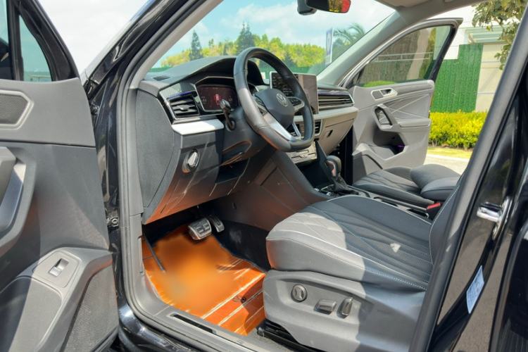 Used Volkswagen Tiguan L 2024 330TSI Automatic Two-Wheel Drive R-Line Enhanced Edition Interior 5