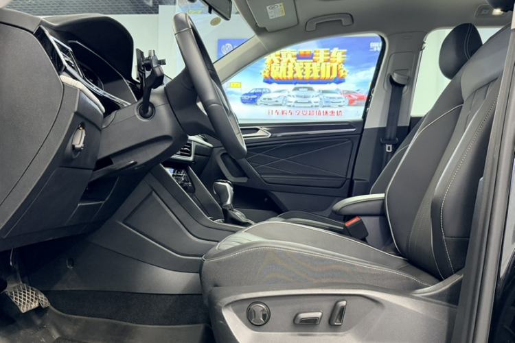 Used Volkswagen Tiguan L 2024 Outstanding Model 300TSI Automatic Two-Wheel Drive Longteng Edition Interior 5