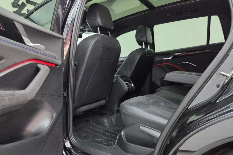 Used Volkswagen Tiguan L 2024 PRO 380TSI Four-Wheel Drive R-Line Prestige Edition Interior 6