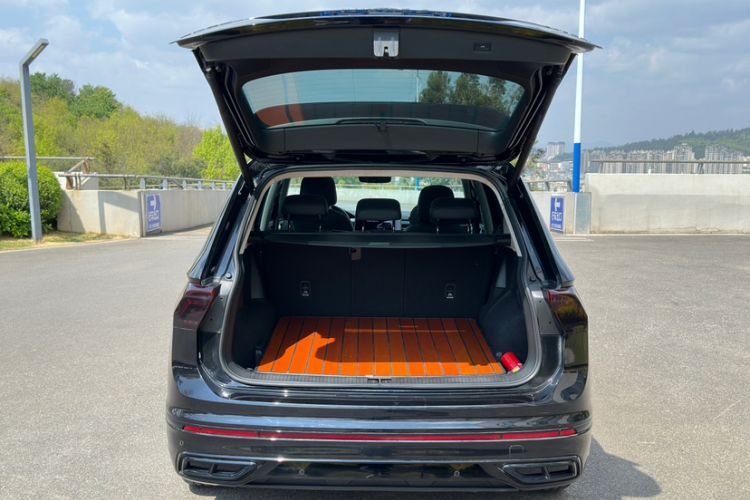 Used Volkswagen Tiguan L 2024 330TSI Automatic Two-Wheel Drive R-Line Enhanced Edition Interior 8