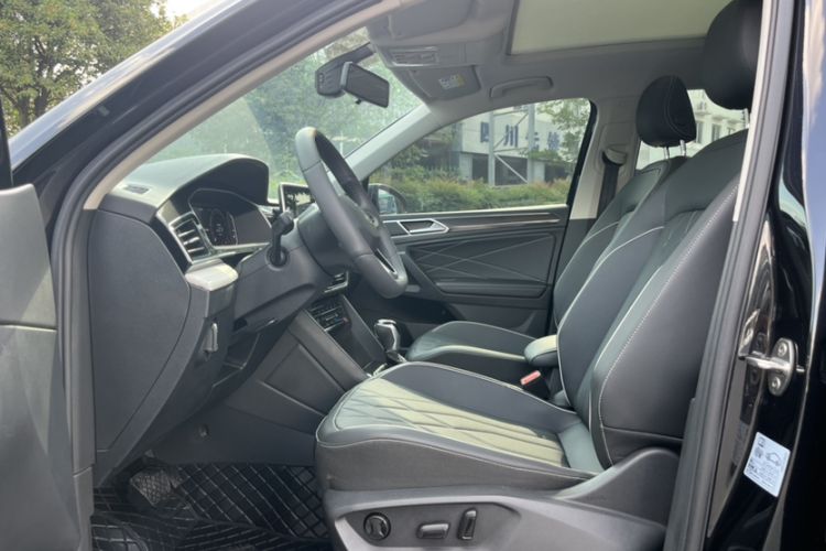 Used Volkswagen Tiguan L 2024 Outstanding Model 300TSI Automatic Two-Wheel Drive Longteng Edition Interior 8