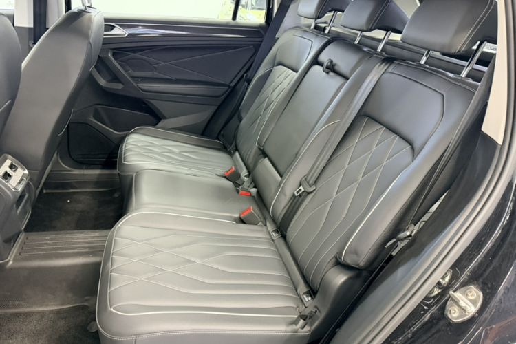 Used Volkswagen Tiguan L 2024 Outstanding Model 300TSI Automatic Two-Wheel Drive Longteng Edition Interior 8