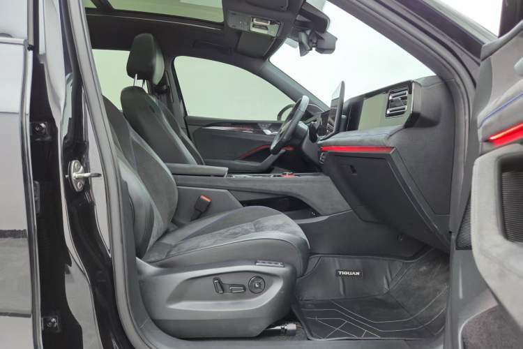 Used Volkswagen Tiguan L 2024 PRO 380TSI Four-Wheel Drive R-Line Prestige Edition Interior 8