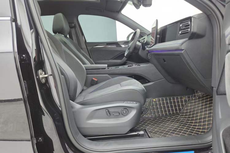 Used Volkswagen Tiguan L 2024 PRO 380TSI Four-Wheel Drive R-Line Prestige Edition Interior 9