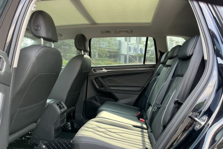 Used Volkswagen Tiguan L 2024 Outstanding Model 300TSI Automatic Two-Wheel Drive Longteng Edition Interior 9