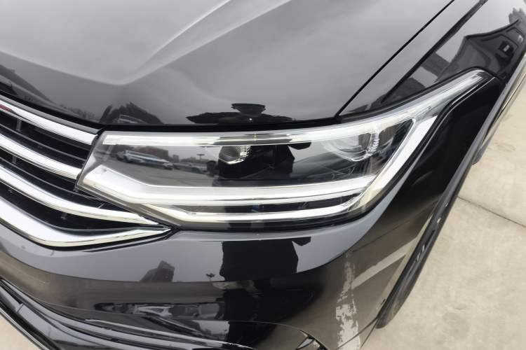 Used Volkswagen Tiguan L 2024 Outstanding Model 330TSI Automatic Two-Wheel Drive R-Line Dragon Glory Edition Left Front Headlight