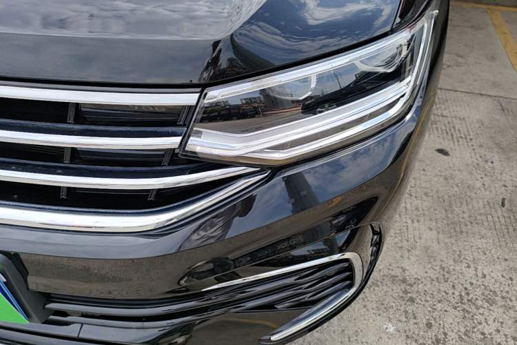 Used Volkswagen Tiguan L 2024 Outstanding Model 330TSI Automatic Two-Wheel Drive R-Line Dragon Glory Edition Left Front Headlight