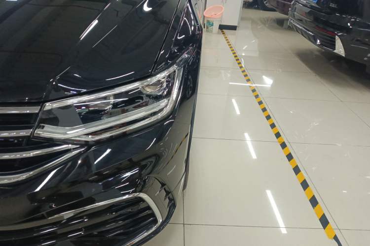 Used Volkswagen Tiguan L 2024 Outstanding Model 330TSI Automatic Two-Wheel Drive R-Line Dragon Glory Edition Left Front Headlight