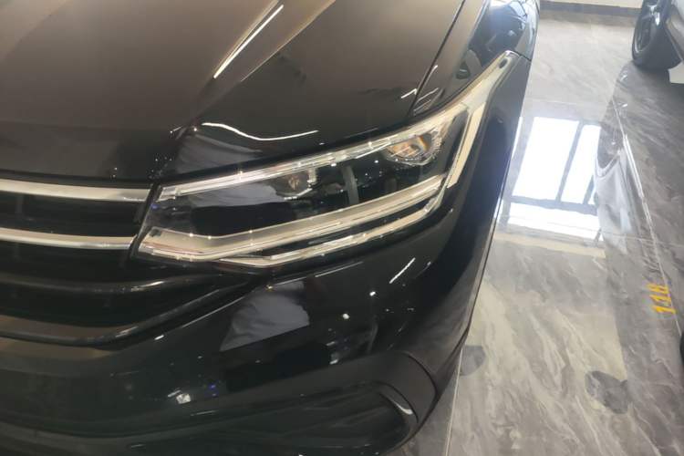 Used Volkswagen Tiguan L 2024 Outstanding Model 300TSI Automatic Two-Wheel Drive Longteng Edition Left Front Headlight