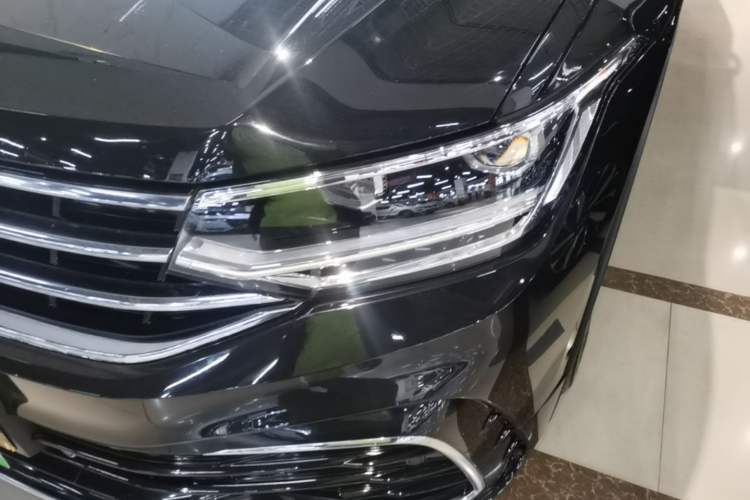 Used Volkswagen Tiguan L 2024 Outstanding Model 330TSI Automatic Two-Wheel Drive R-Line Dragon Glory Edition Left Front Headlight