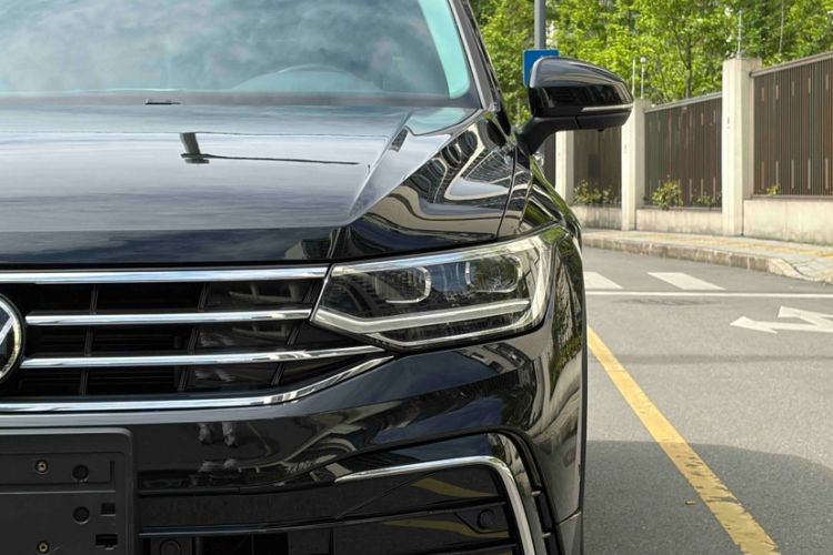 Used Volkswagen Tiguan L 2024 Outstanding Model 330TSI Automatic Two-Wheel Drive R-Line Dragon Glory Edition Left Front Headlight