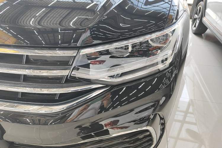 Used Volkswagen Tiguan L 2024 Outstanding Model 330TSI Automatic Two-Wheel Drive R-Line Dragon Glory Edition Left Front Headlight